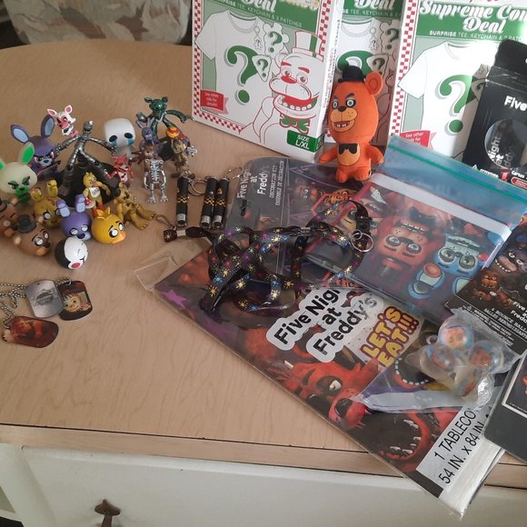 FIVE NIGHTS AT FREDDY'S Other - FIVE NIGHTS AT FREDDY'S Collectables, Figures and Party Supplies - Bundled Lot!